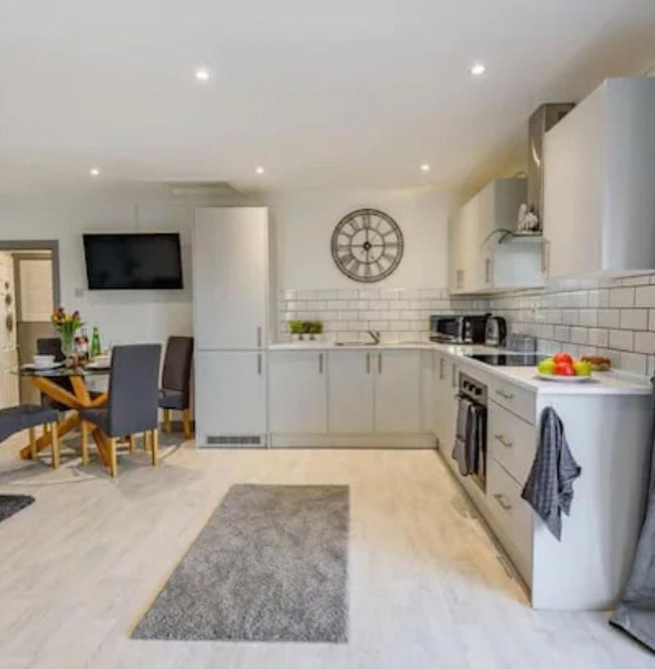 קארמרת'ן 1 Bedroom Holiday Let In The Heart Of West Wales מראה חיצוני תמונה