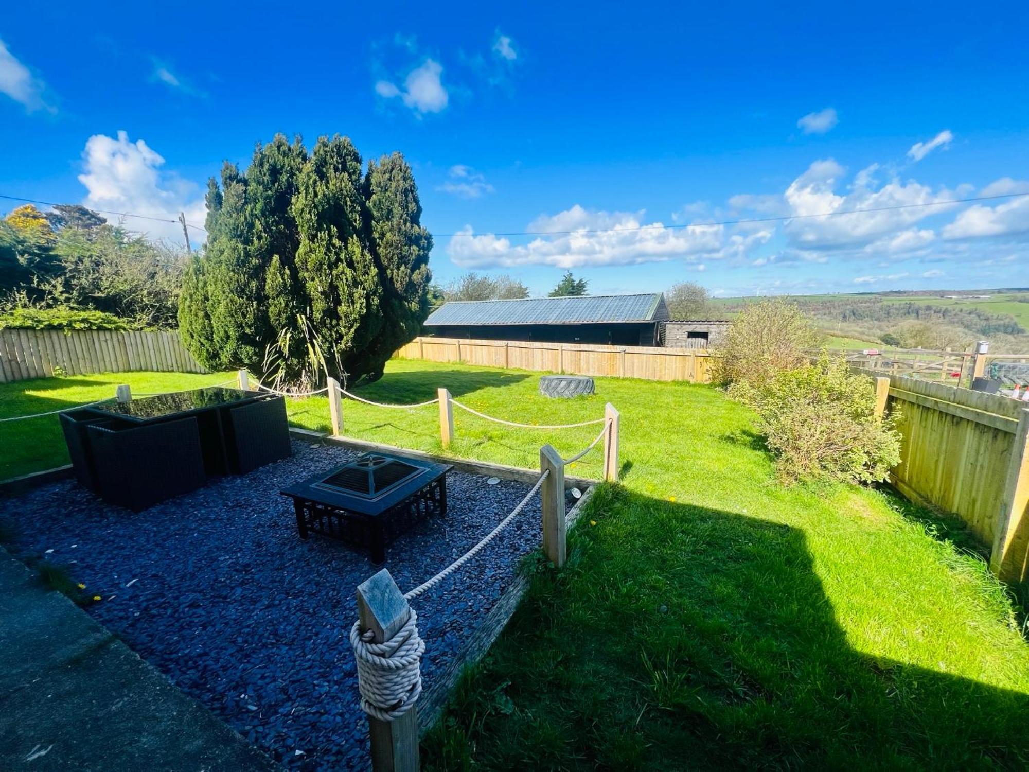 קארמרת'ן 1 Bedroom Holiday Let In The Heart Of West Wales מראה חיצוני תמונה